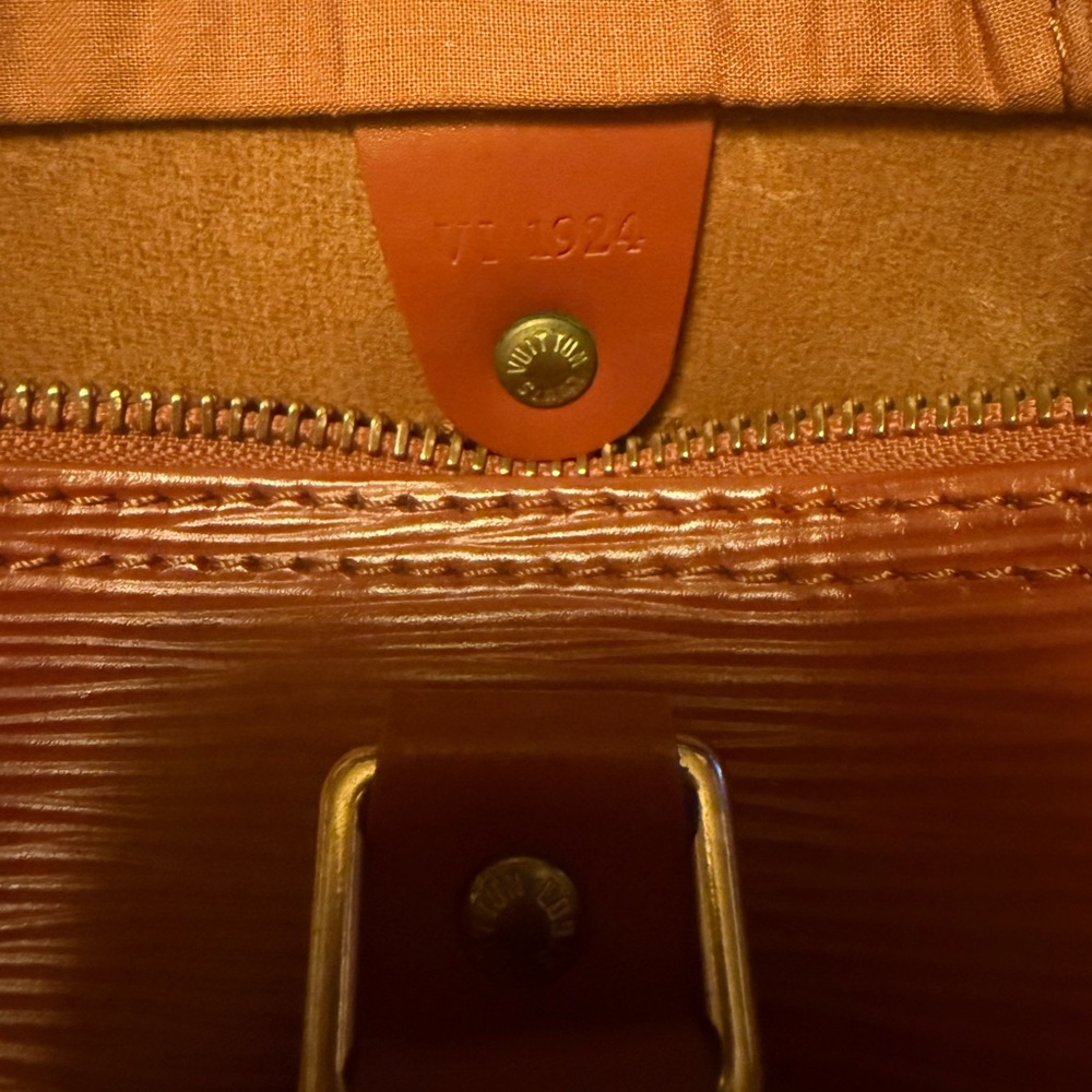 Louis Vuitton Speedy 25 Epi Leather in Kenyan Fawn - Picture 10 of 10